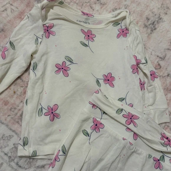 Carters baby girl set - Picture 2 of 3